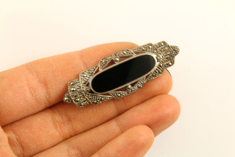 Vintage Oval Black Onyx Marcasite Elegant Design Brooch 925 Sterling Silver BB 1753