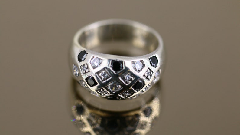 Vintage Thick Black and White CZ Crystals Women/'s Ring 925 Sterling Silver Size 6.45 RG 1008
