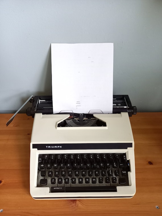 Typewriter Triumph Gabriele 12 With German Keyboard Vintage