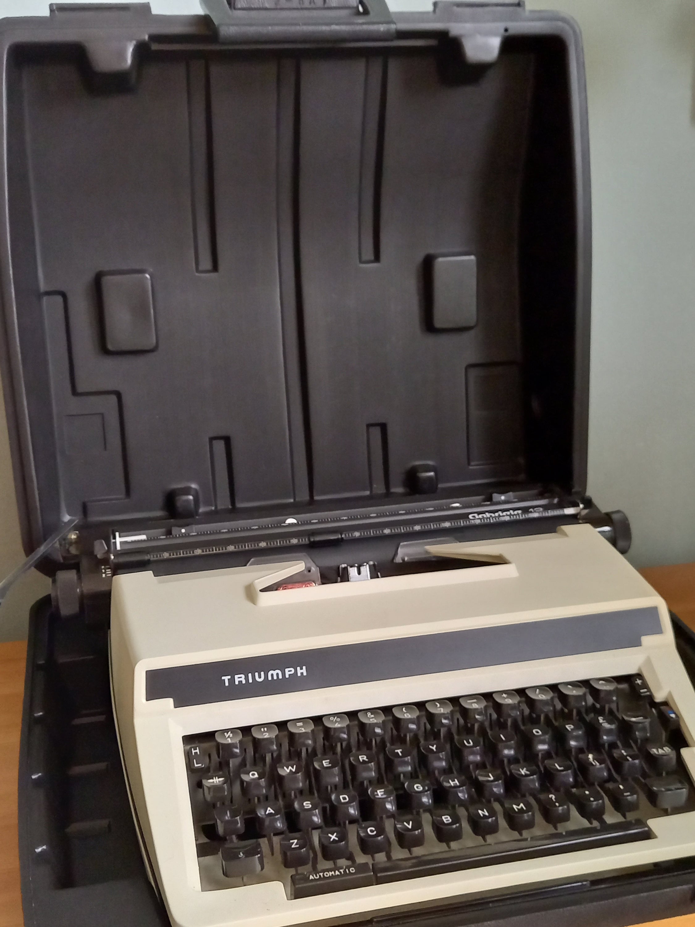 コレクション Typewriter Triumph Gabriele 12 Vintage TRIUMPH Gabriele 12 Japan Typewriter with German