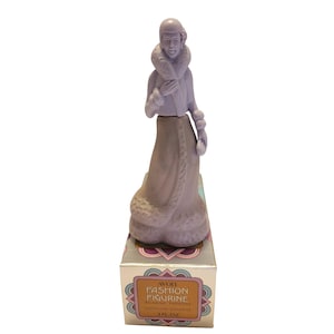 VTG Avon Fashion Figurine Roaring Twenties Cotillion Bottle 90% full Purple Box