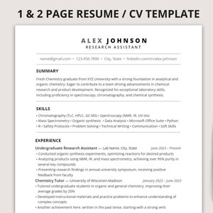 Puede incluir: Una plantilla de currículum en blanco y negro con el título "1 & 2 PAGE RESUME / CV TEMPLATE" y el nombre "ALEX JOHNSON" en un tamaño de fuente más grande. El currículum incluye secciones de resumen, habilidades y experiencia. El texto de la imagen es "1 & 2 PAGE RESUME / CV TEMPLATE", "ALEX JOHNSON", "RESEARCH ASSISTANT", "name@gmail.com", "123.456.7890", "City, State", "linkedin.com/in/alex-johnson", "SUMMARY", "Graduado en Química por la Universidad XYZ con una sólida formación en química analítica y orgánica. Deseo contribuir a un equipo que impulse los avances en la investigación química y el desarrollo de productos. Reconocido por mis excepcionales habilidades de laboratorio, incluida la competencia en espectroscopia, cromatografía y síntesis química.", "SKILLS", "• Cromatografía (TLC, HPLC, GC-MS) Espectroscopia (RMN, IR, UV-VIS)", "• Espectrometría de masas Síntesis orgánica Análisis de datos Suite de Microsoft Office Python", "• R, Protocolos de seguridad, Resolución de problemas Redacción técnica Comunicación, Habilidades blandas", "EXPERIENCE", "Asistente de investigación de pregrado - Nombre del laboratorio, Ciudad, Estado", "Junio 2023 - Presente", "• Realizó experimentos de síntesis orgánica, optimizando las reacciones para obtener los productos deseados", "• Análisis de productos utilizando RMN, IR y espectrometría de masas, logrando una pureza superior al 95% en varios compuestos clave", "• Presentación de los hallazgos de la investigación en un simposio anual de la universidad, recibiendo comentarios positivos de la facultad", "Tutor de química - Universidad de Wisconsin-Madison", "Enero 2022 - Junio 2023", "• Tutorizó a estudiantes de pregrado en química orgánica y general, mejorando sus calificaciones promedio en un 20%", "• Desarrolló materiales de instrucción y problemas de práctica para mejorar la comprensión de conceptos complejos", "• Otro logro aquí, escrito en tiempo pasado, comenzando con un verbo fuerte"