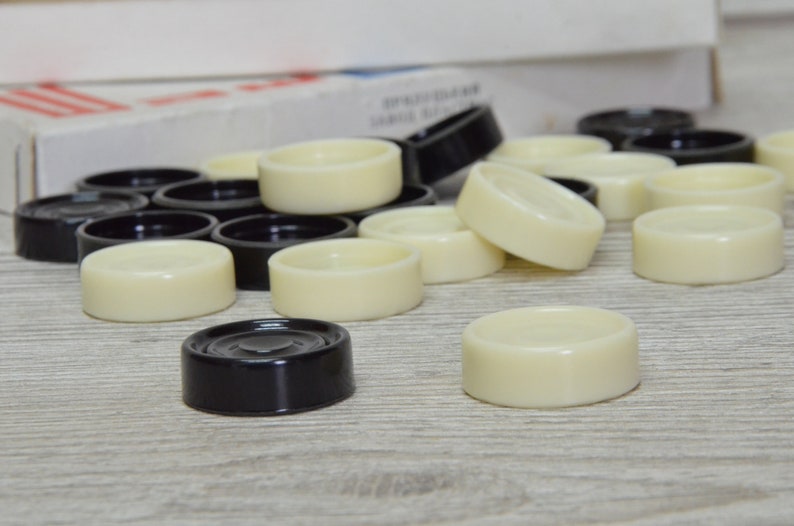beautiful old-fashioned checkers in Russia Vintage checkers elegant plastic checkers of the USSR,russian antiques