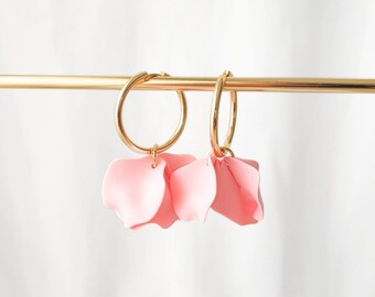 POPPY hoop earrings - Pale pink // Stainless steel hoop earrings with flower petal effect sequins