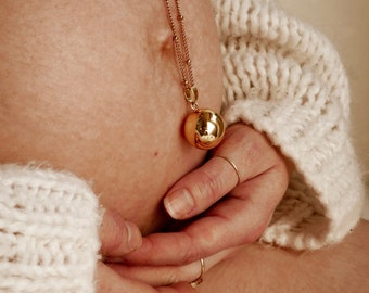 Collar de bola de embarazo // Bañado en oro