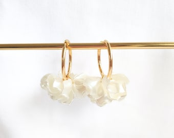 PEONY hoop earrings - Pearly white // Stainless steel hoop earrings with flower petal effect sequins