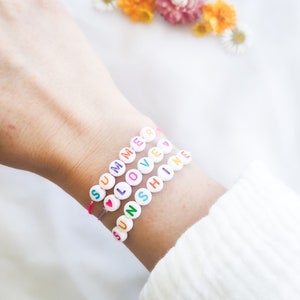 MANTRA bracelet in pearls to personalize // White pearls, multi-colored letters image 8