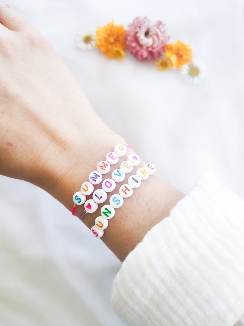 MANTRA bracelet in pearls to personalize // White pearls, multi-colored letters image 8