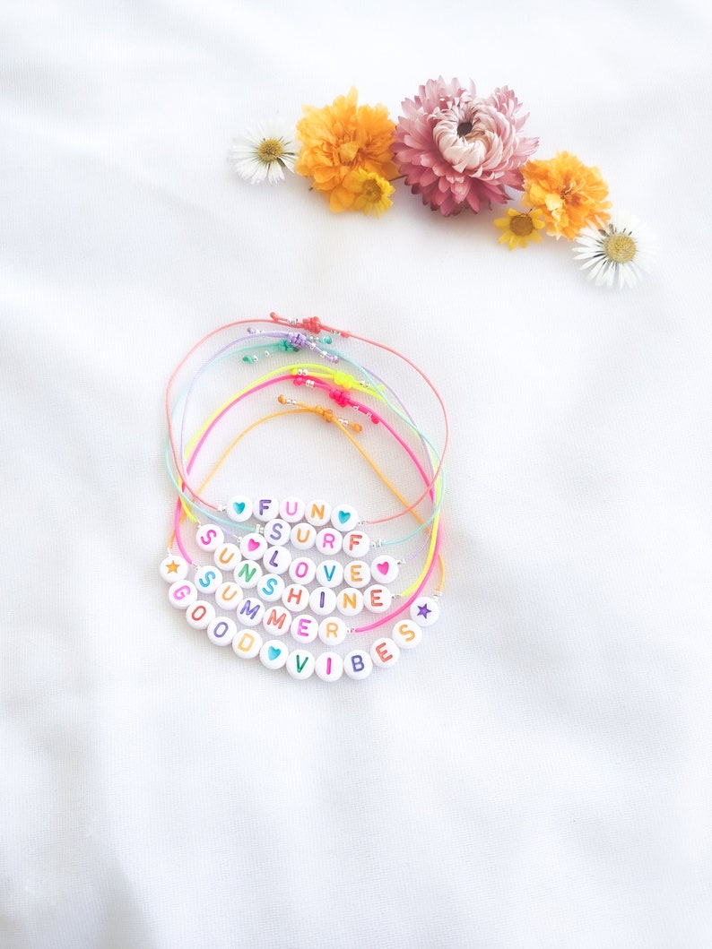 Bracelet MANTRA en perles à personnaliser // Perles blanches, lettres multicolores image 7