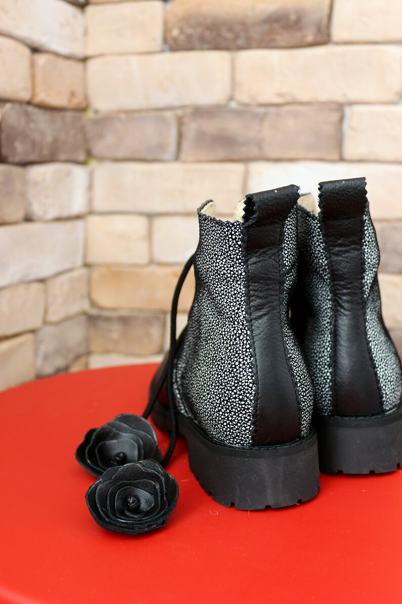 des chaussures Leather Boots with flowers white dots casual shoes Schuhe leather shoes handmade shoes calzados