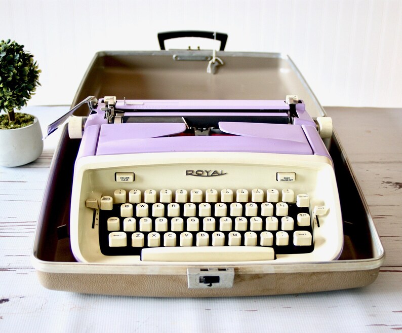 CURSIVE FONT 1966 Royal Safari Manual Typewriter Lavender image 9