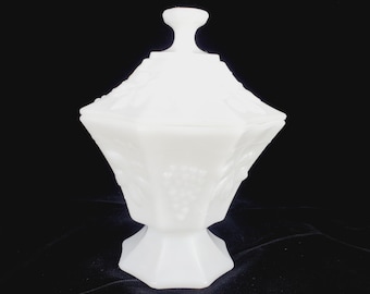 Anchor Hocking Leaves and Grapes milk glass candy dish with lid, milkglass covered dish