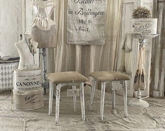 Tabouret d'atelier avec linge***