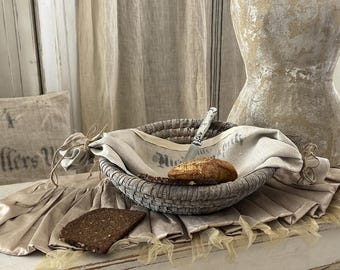 Round vintage proofing basket with antique linen & shabby bread knife – natural charm with history"***