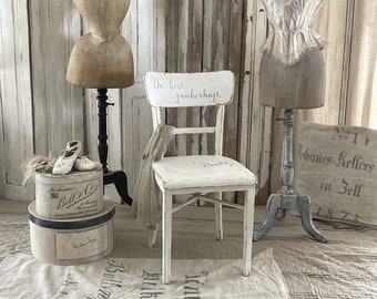 Ancienne chaise en bois blanc Magical***