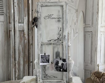 Antyczne okno skrzydłowe – tablica pamiątkowa Wspomnienia***