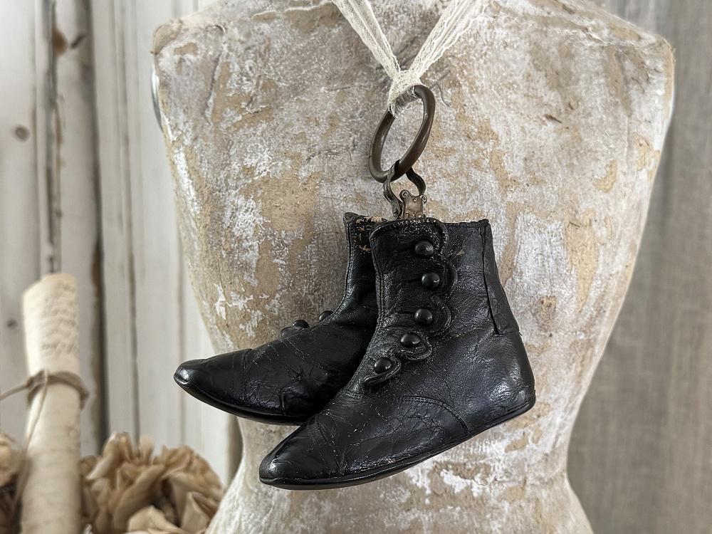 Enchanting antique black children's button-up boots made of full leather