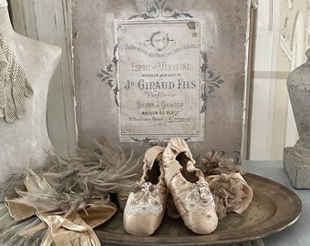 Pointes en brocante avec lacet***