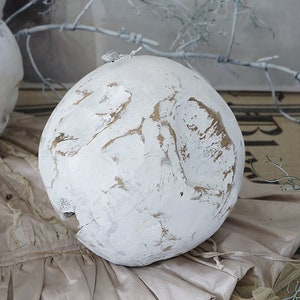 Elegant teakwood ball in white/natural***