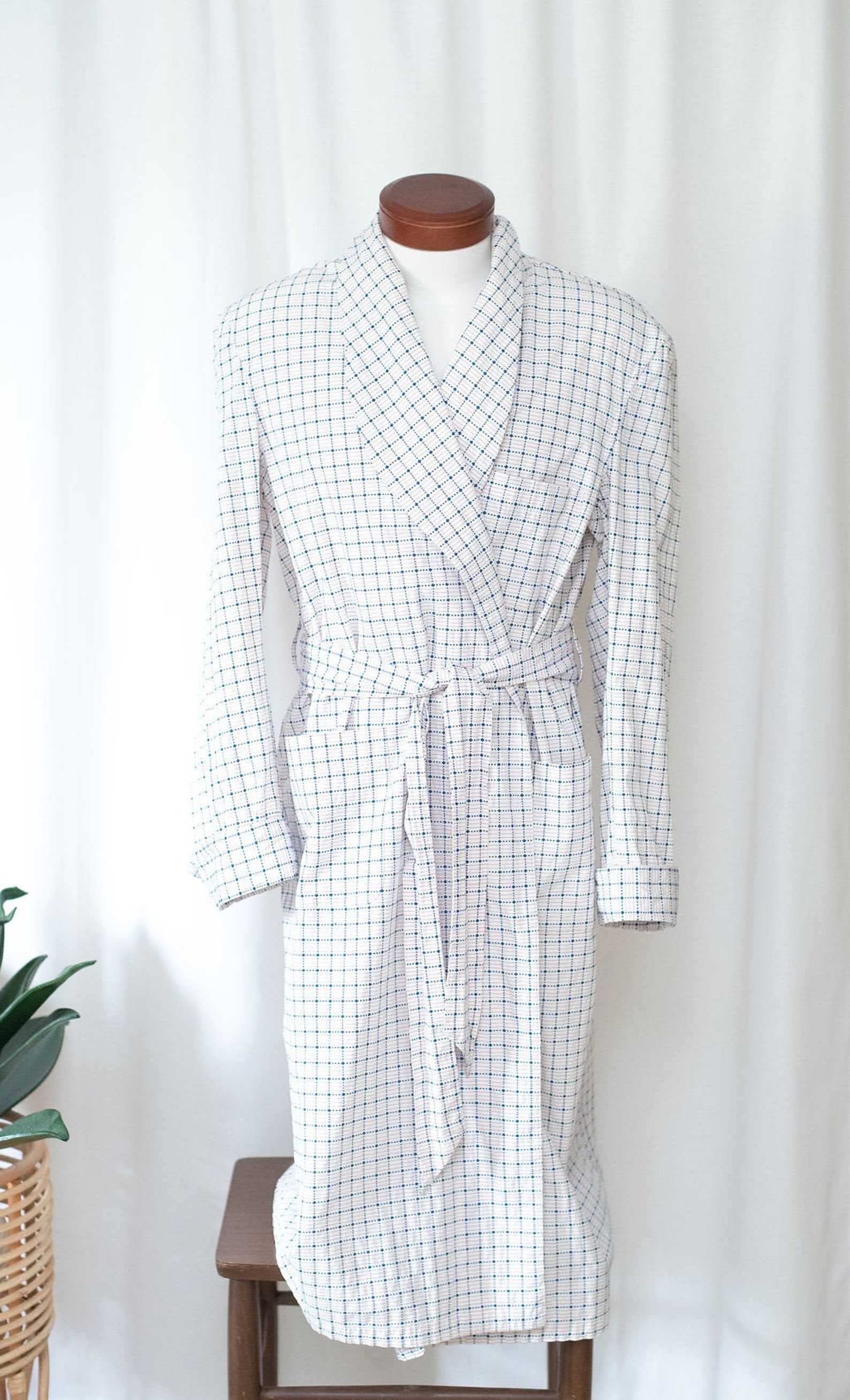 1940s bathrobe