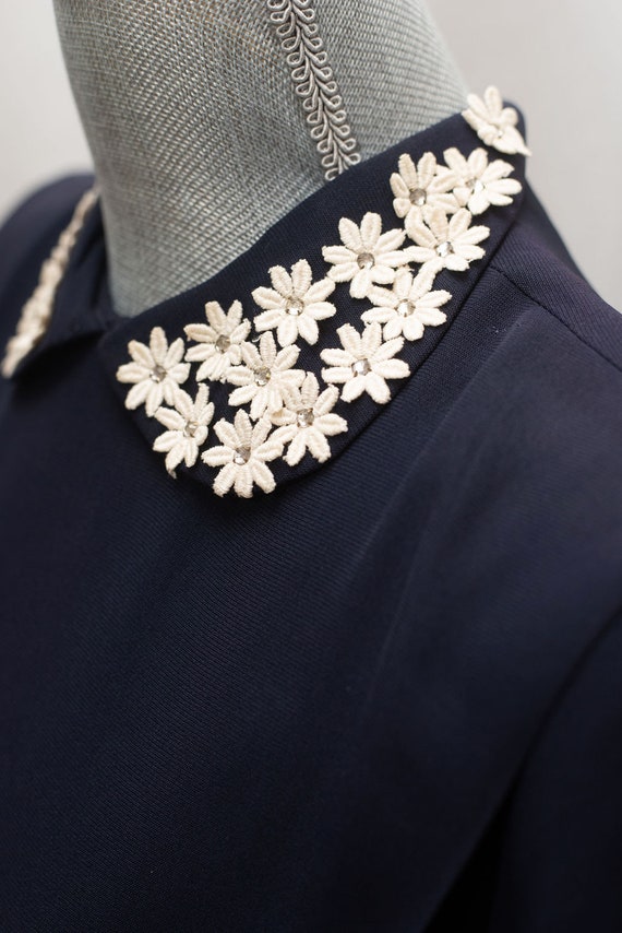 Vintage  1940's 40's Navy Blue Dress Floral Detail - image 4