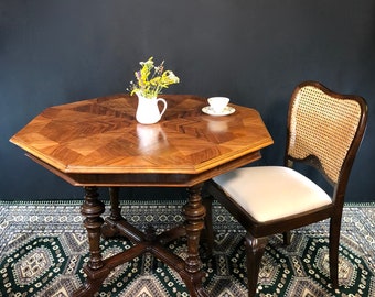 Café table with star veneer