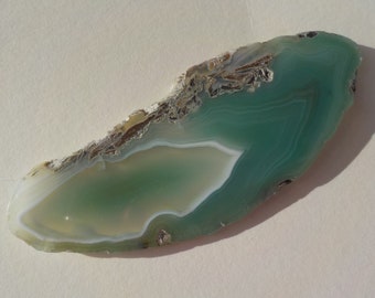 Disque d’agate 90 x 35 mm pierre précieuse polie menthe vert menthe