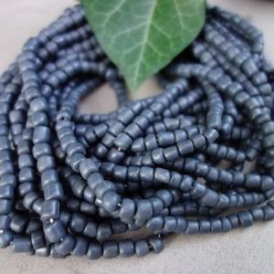 perle fatte a mano da Java Indonesia filo antracite grigio scuro circa 60 cm
