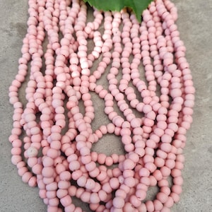 hellrosa runde  kleine Glasperlen , runde Rocailles , Beads indonesische Glasperlen ,  5-6mm 59cm Strang, new indo-pacific, Java beads