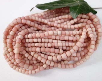 Rocailles Seed Beads indonesische Glasperlen ,  light ROSÉ , 5-6mm 59cm Strang