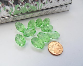 10 facc. Oliven PERIDOT böhmisches Glas ca. 15mm