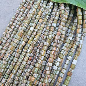 Perle di vetro Rocailles Java Beads dall'Indonesia, strisce OLIVA, filo da 5-6 mm, 59 cm, nuovo Indo Pacifico,