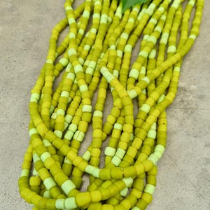 Strang ca. 110 indonesische Rocailles   mix GRÜN  opak Java Beads,