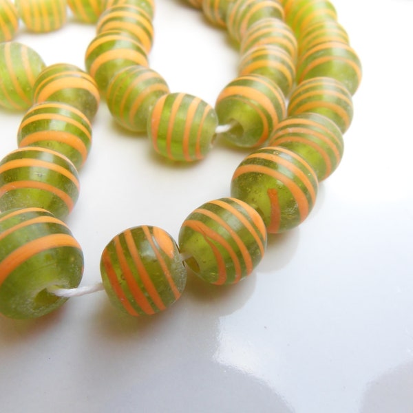approx. 44 round lampwork beads stripes OLIV strand Ø approx.10mm