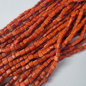 Strang über 100 indonesische  3-eckige Rocailles   ROT mit Streifen  Java Beads
