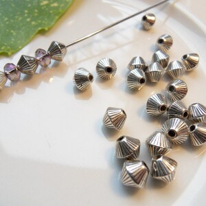 20 silverpärlor, dubbelkonformad, ca Ø7 mm | S20