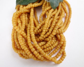 ca.140 kleine Glasperlen  59cm Strang maisgelb   seed beads indonesian