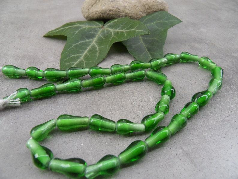 34 Rolled glass beads on strand Green 13 mm