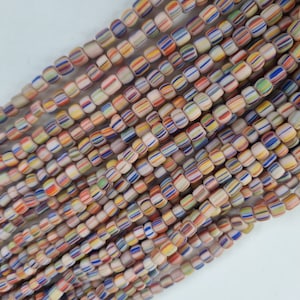 Filo di circa 110 perline di semi indonesiane ROSA chiaro con strisce di perle di Giava
