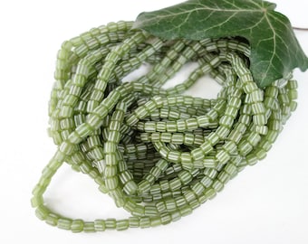 Rocailles Seed Beads Glasperlen aus Indonesien,  GRÜN gestreift , 5-6mm 59cm Strang
