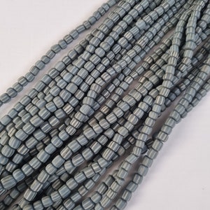 Filo di ca. 110 perline indonesiane GRIGIO con strisce di perline Java
