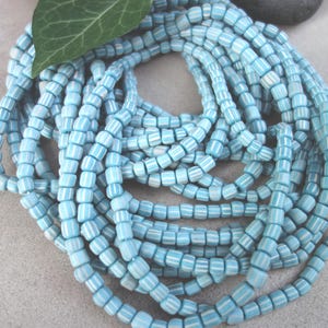 handgearbeitete Perlen von Java Indonesien Blau mit  Streifen Strang ca. 60cm