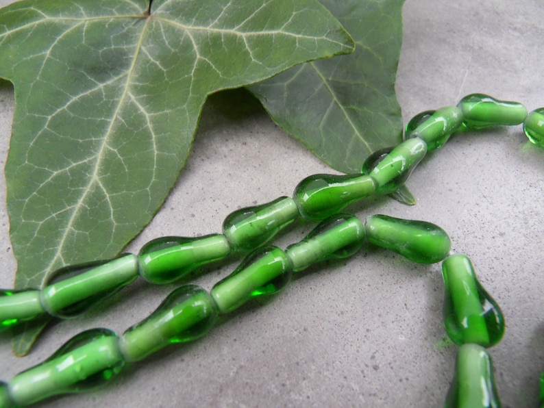 34 Rolled glass beads on strand Green 13 mm