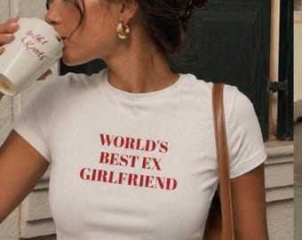 Camiseta "La mejor exnovia del mundo" / Camiseta corta para bebé, con estampado de texto rojo.
