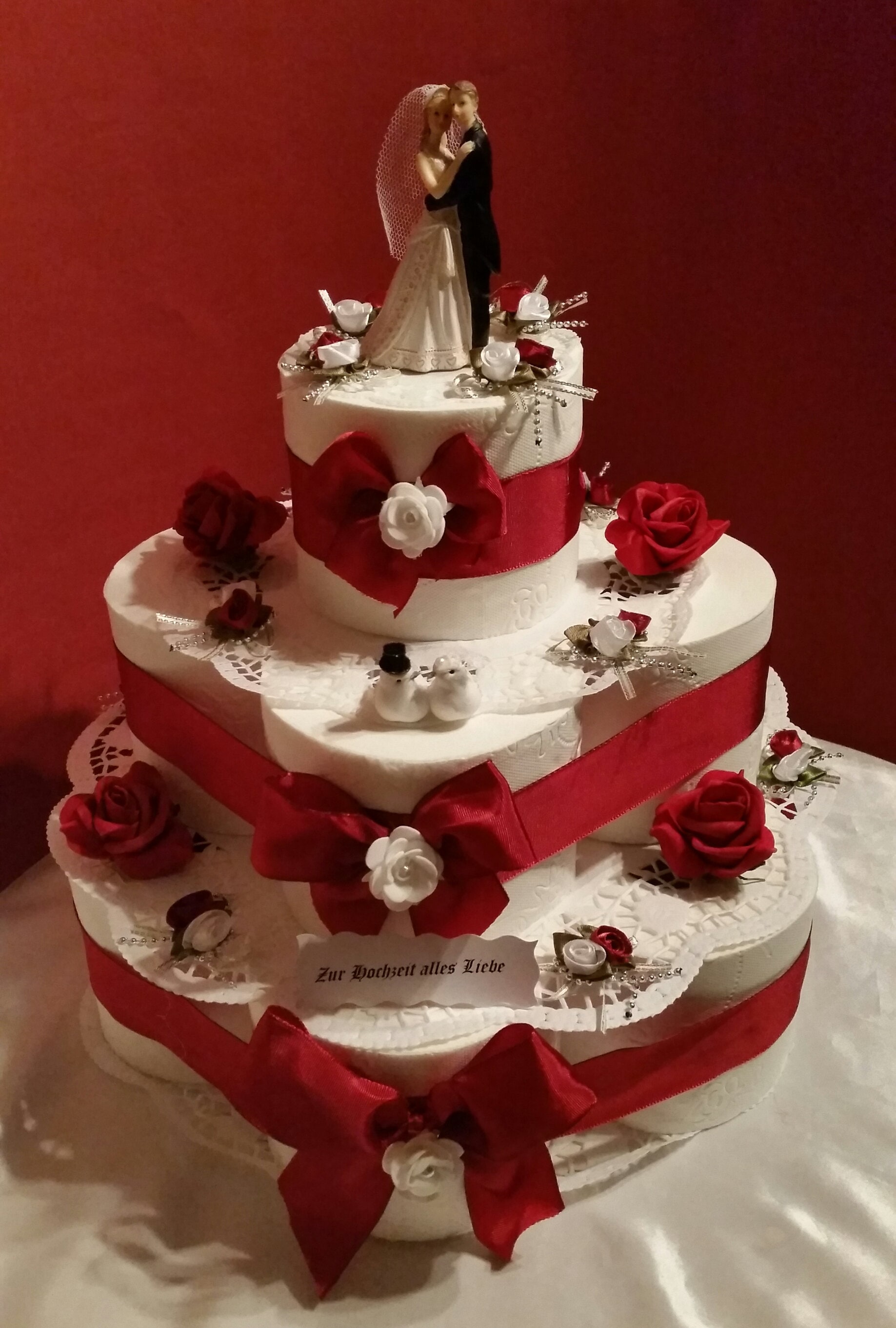 Toilettenpapiertorte zur Hochzeit edles und lustiges Hochzeitsgeschenk