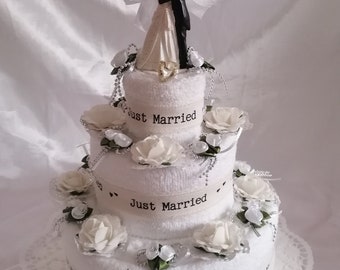 Handtuchtorte elegantes Hochzeitgeschenk 3 stöckig  mit Leinenblüten und Leinenband