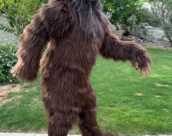 Bigfoot-kostym i päls - inkluderar kropp, fötter och händer - huva