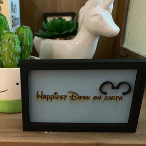 Ingelijst bord Small Happiest Desk on Earth (3 x 4,5 inch)