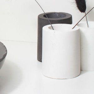 Mini vase made of concrete, grey, white or black, jewelry tray, decorative tray, round, pretty gift Mini cup, beautiful round storage