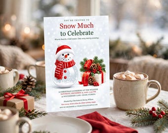 Op de afbeelding: Een rechthoekige uitnodigingskaart voor de feestdagen met een sneeuwpop in een rode muts en sjaal naast een cadeau met een rode strik. De tekst luidt: You're invited to Snow Much to Celebrate, A Christmas gathering at the Wilsons, Saturday, December 10, 2016, 5:30 PM, 42 Winterberry Lane, Miami, Florida, Hosted by Charlotte & Henry Wilson, RSVP by December 1st.